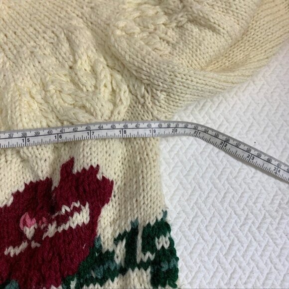 RARE! Vintage🌸Hand Knit Chunky Fair Isle Pullover Sweater Roses Size S… - Picture 6 of 8